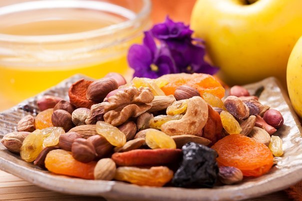 Сухофрукты, орехи и соки в качестве диеты