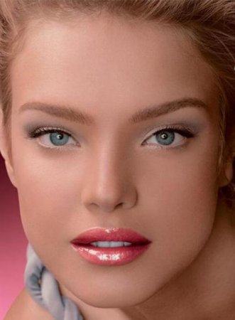 Как правильно нанести макияж на узкие глаза?